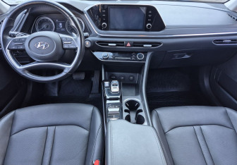 Подержанный автомобиль Hyundai Sonata 2019 года (11 фото)