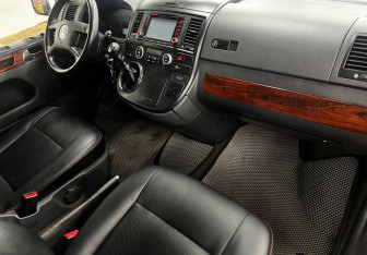Подержанный автомобиль Volkswagen Multivan 2006 года (11 фото)