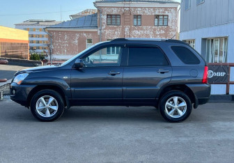 Подержанный автомобиль Kia Sportage 2009 года (8 фото)