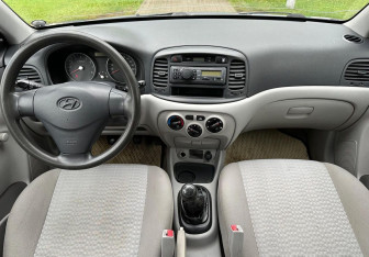 Подержанный автомобиль Hyundai Verna Sedan 2008 года (9 фото)