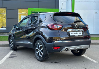 Подержанный автомобиль Renault Kaptur 2019 года (7 фото)