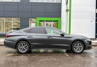 Подержанный автомобиль Hyundai Sonata 2020 года (4 фото)