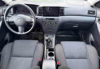 Подержанный автомобиль Toyota Corolla Hatchback 2006 года (9 фото)