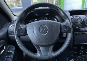 Подержанный автомобиль Renault Duster 2015 года (15 фото)