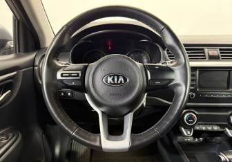 Подержанный автомобиль Kia Rio Sedan 2019 года (14 фото)