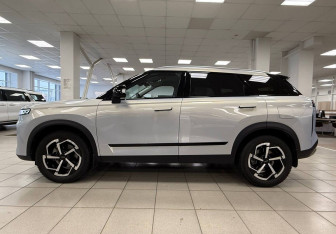 Подержанный автомобиль Jaecoo J7 2024 года (8 фото)