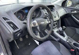 Подержанный автомобиль Ford Focus Hatchback 2011 года (10 фото)