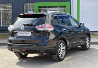 Подержанный автомобиль Nissan X-Trail 2015 года (5 фото)