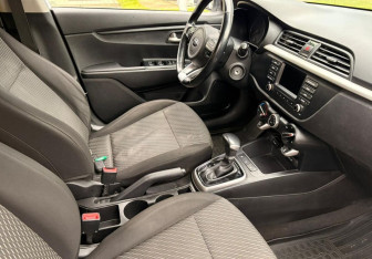 Подержанный автомобиль Kia Rio Sedan 2017 года (10 фото)