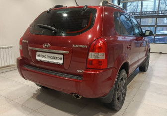 Подержанный автомобиль Hyundai Tucson 2008 года (8 фото)