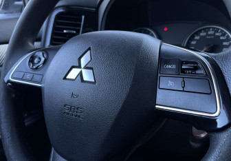 Подержанный автомобиль Mitsubishi Outlander 2013 года (12 фото)