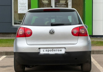 Подержанный автомобиль Volkswagen Golf Hatchback 2008 года (6 фото)