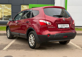 Подержанный автомобиль Nissan Qashqai+2 2012 года (7 фото)