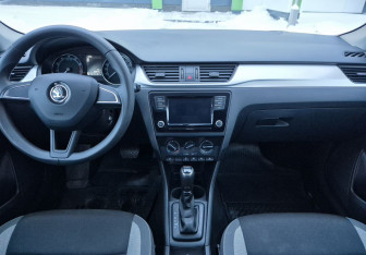 Подержанный автомобиль Skoda Rapid Liftback 2018 года (9 фото)