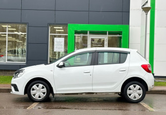 Подержанный автомобиль Renault Sandero 2021 года (8 фото)