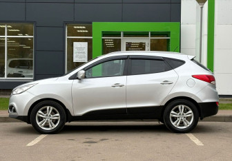 Подержанный автомобиль Hyundai ix35 2011 года (8 фото)