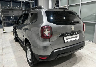 Подержанный автомобиль Renault Duster 2021 года (8 фото)
