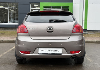 Подержанный автомобиль Kia Ceed Hatchback 2010 года (6 фото)