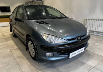 Подержанный автомобиль Peugeot 206 Sedan 2008 года (3 фото)