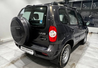 Подержанный автомобиль Chevrolet Niva 2013 года (6 фото)
