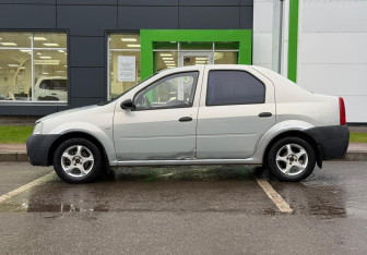 Подержанный автомобиль Renault Logan Sedan 2007 года (8 фото)