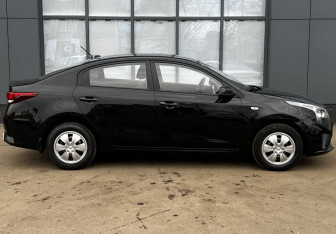 Подержанный автомобиль Kia Rio Sedan 2021 года (4 фото)