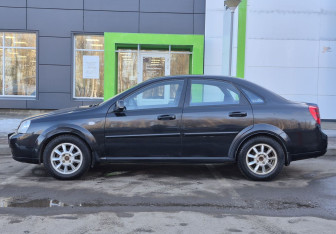 Подержанный автомобиль Chevrolet Lacetti Sedan 2011 года (8 фото)