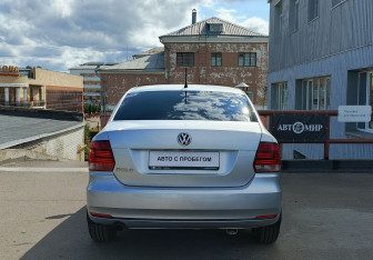 Подержанный автомобиль Volkswagen Polo Sedan 2016 года (7 фото)