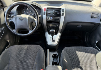 Подержанный автомобиль Hyundai Tucson 2007 года (9 фото)