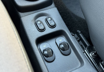 Подержанный автомобиль Renault Sandero 2011 года (13 фото)