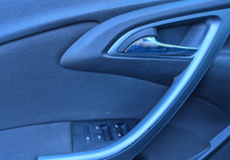 Подержанный автомобиль Opel Astra Hatchback 2014 года (13 фото)