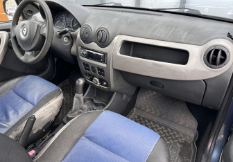 Подержанный автомобиль Renault Logan Sedan 2010 года (11 фото)