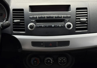 Подержанный автомобиль Mitsubishi Lancer Sedan 2007 года (11 фото)
