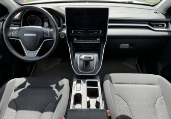 Подержанный автомобиль Haval M6 2023 года (11 фото)