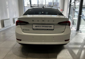 Подержанный автомобиль Skoda Octavia Liftback 2021 года (5 фото)
