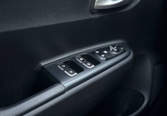 Подержанный автомобиль Kia Rio Sedan 2017 года (16 фото)