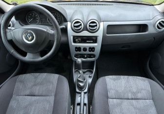 Подержанный автомобиль Renault Logan Sedan 2014 года (9 фото)