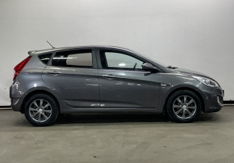 Подержанный автомобиль Hyundai Solaris Hatchback 2013 года (4 фото)