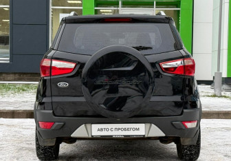 Подержанный автомобиль Ford EcoSport 2015 года (6 фото)