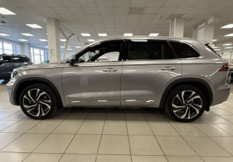 Подержанный автомобиль Geely Monjaro 2023 года (8 фото)