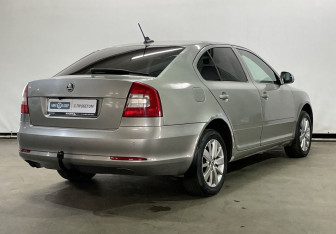 Подержанный автомобиль Skoda Octavia Liftback 2011 года (5 фото)