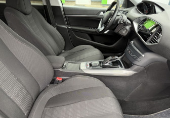 Подержанный автомобиль Peugeot 308 Wagon 2021 года (10 фото)
