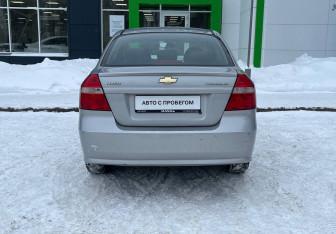 Подержанный автомобиль Chevrolet Aveo Sedan 2010 года (6 фото)
