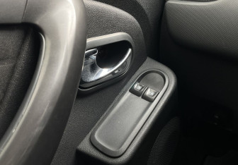 Подержанный автомобиль Renault Duster 2015 года (16 фото)