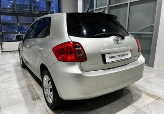 Подержанный автомобиль Toyota Auris Hatchback 2008 года (8 фото)