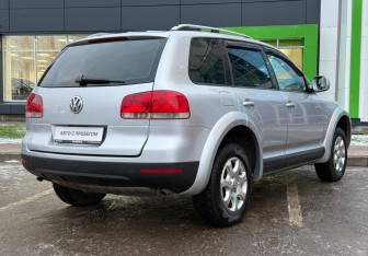 Подержанный автомобиль Volkswagen Touareg 2004 года (4 фото)