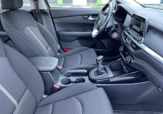 Подержанный автомобиль Kia Cerato Sedan 2018 года (10 фото)