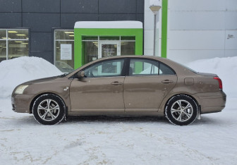 Подержанный автомобиль Toyota Avensis Wagon 2005 года (7 фото)