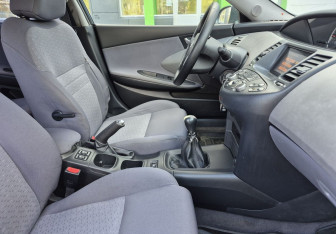 Подержанный автомобиль Nissan Primera Sedan 2003 года (10 фото)