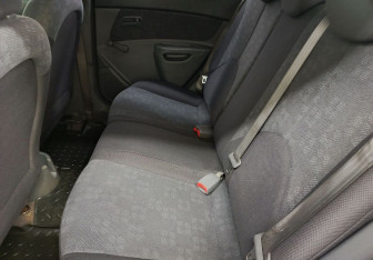 Подержанный автомобиль Kia Rio Hatchback 2005 года (11 фото)